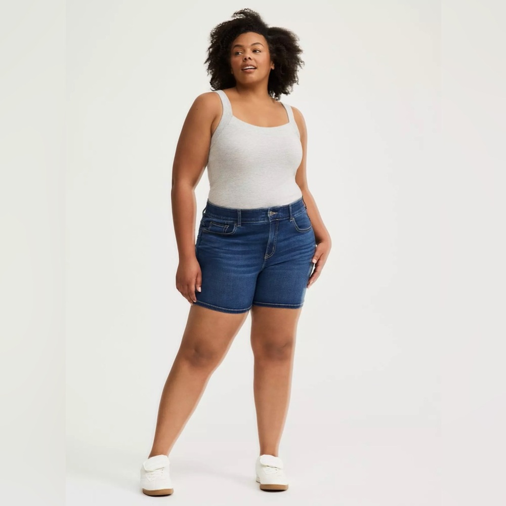 Torrid 5” Bombshell High Rise Denim Shorts